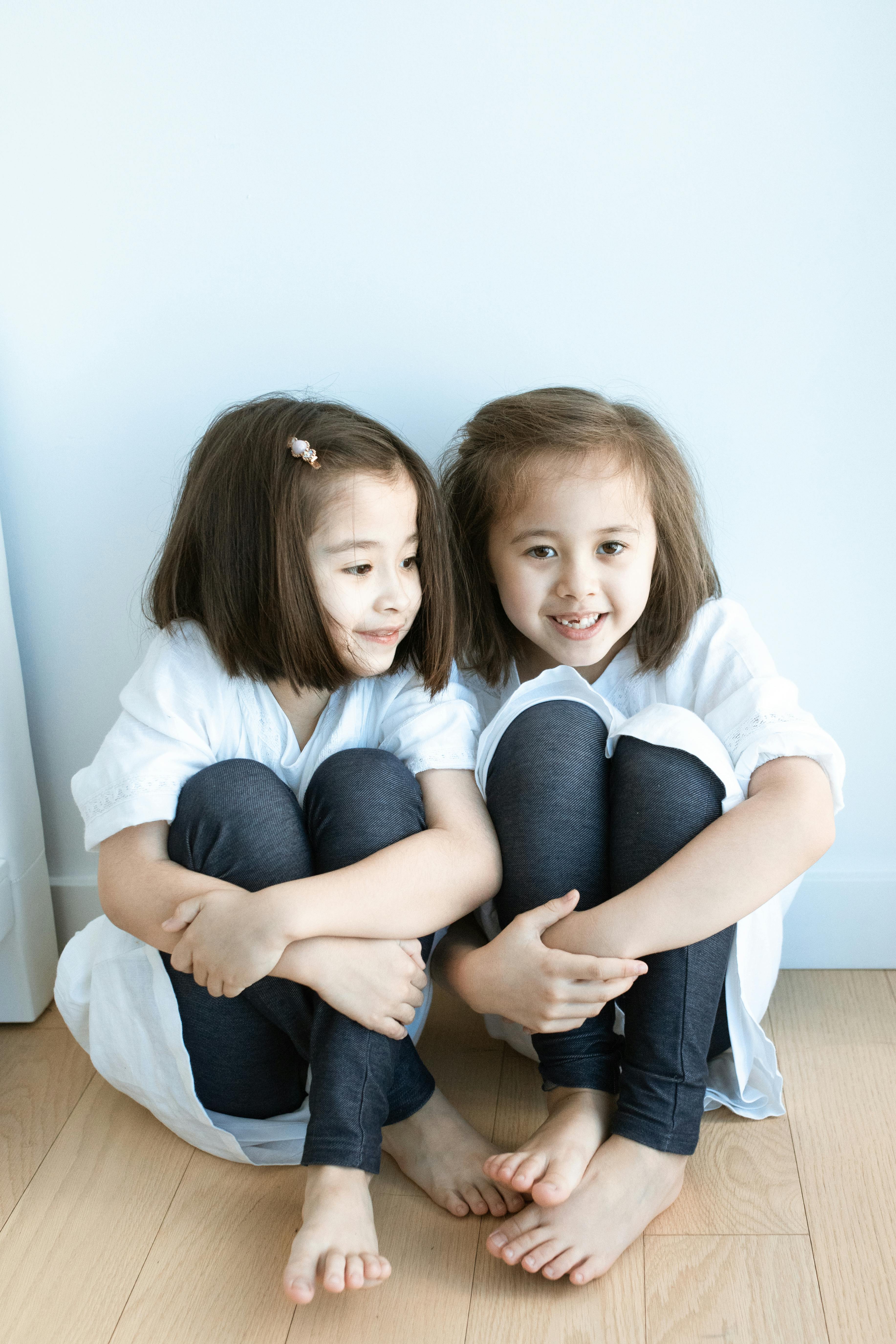 院线推荐封面：城市霓虹氛围